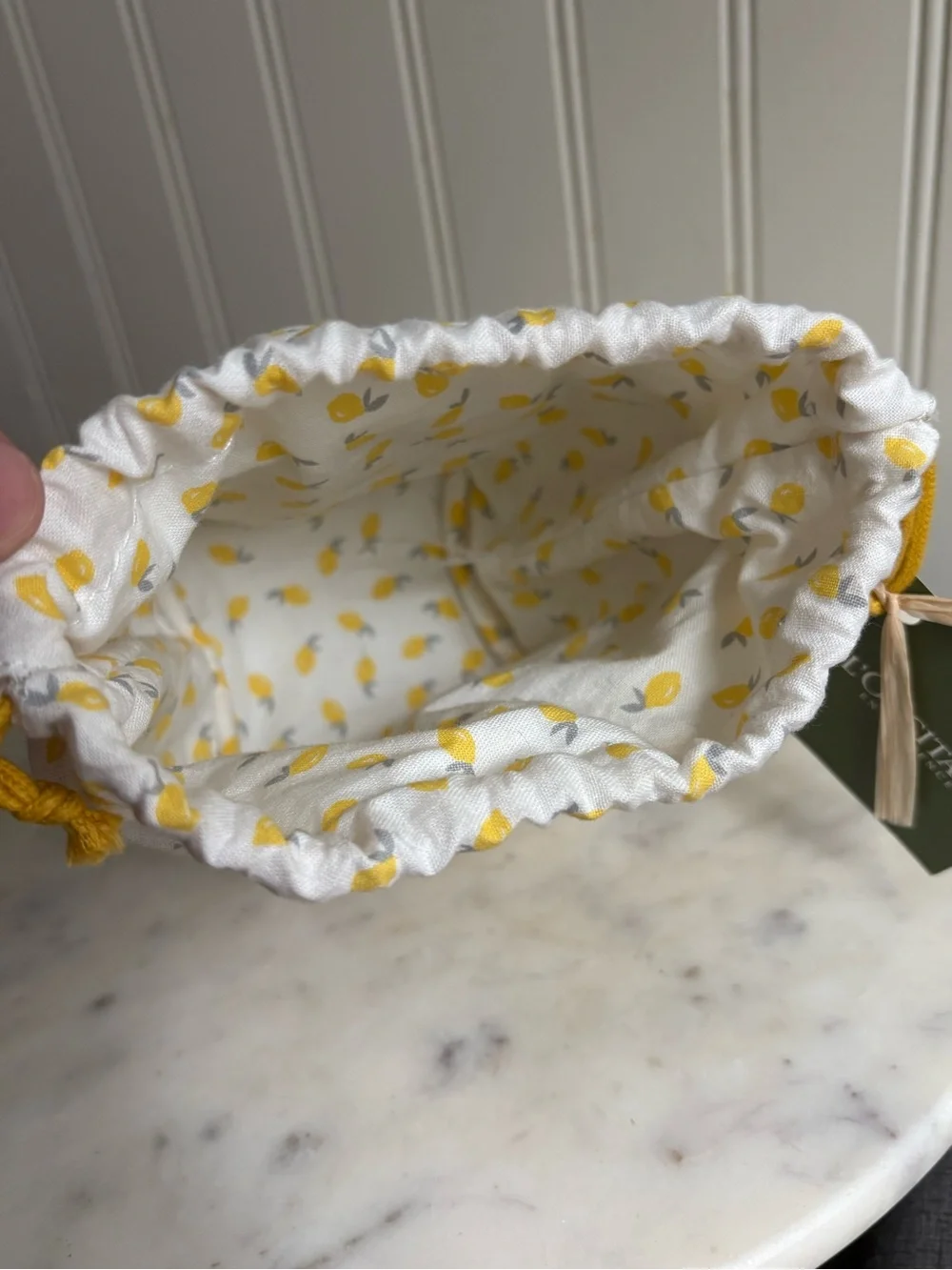 L’Occitane Drawstring Pouch Beige/White/Yellow Lemon Print 100% Cotton LIKE NEW